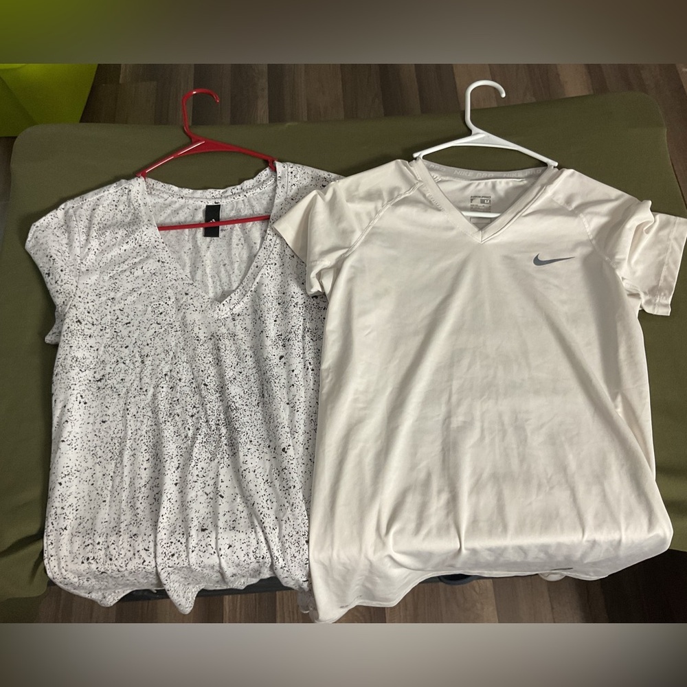 Nike White and Speckled Gray T-Shirt Set